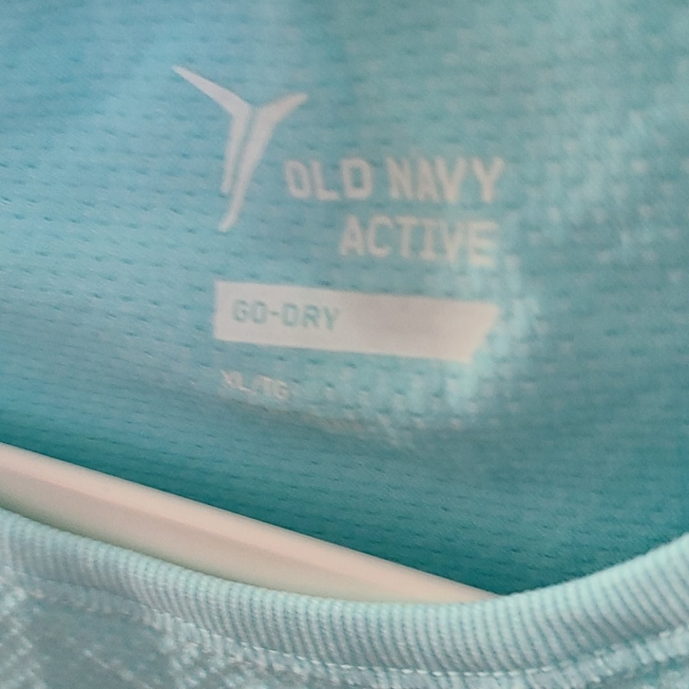 Active exercise top - Picture 2 of 3